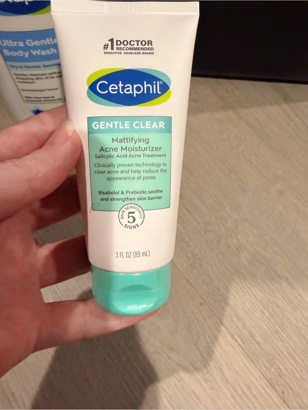 Cetaphil Ultra Gentle Body Wash & Gentle Clear Moisturizer - Blue and White